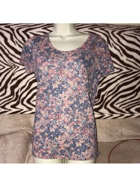 LuLaRoe XS Floral-Print Short Sleeve Scoop Neck Top in Blue and Pink